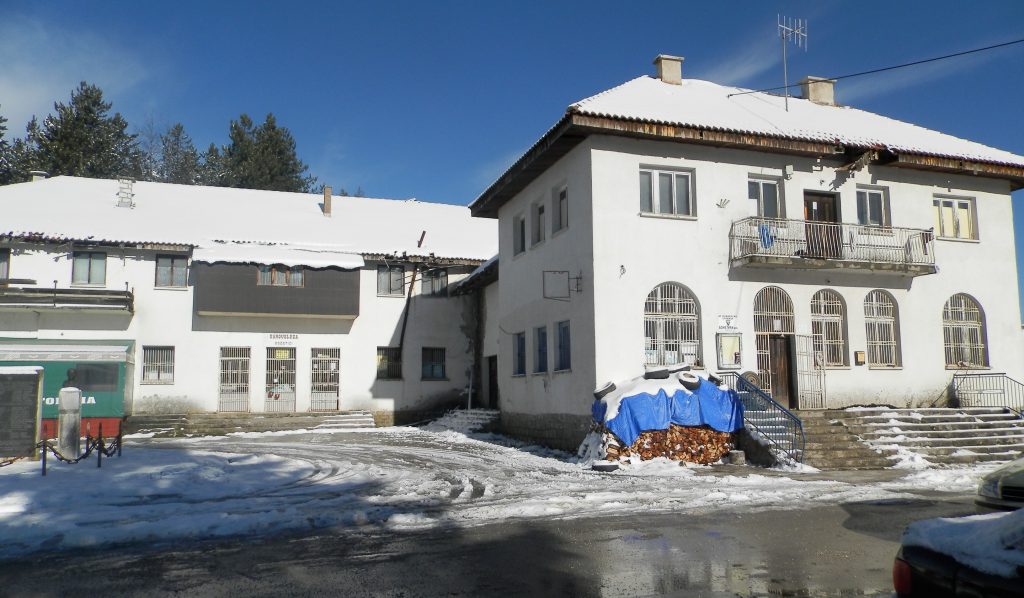 Zadružni dom u Božetićima