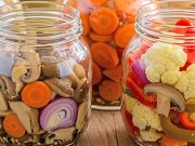 Salata sa šampinjonima i kiselim povrćem